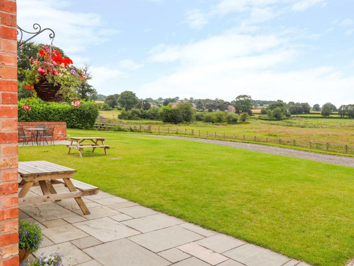 The Shippon Villa Tarporley Exterior photo
